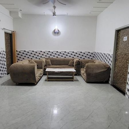Отель House Of Krishna Вриндавана Экстерьер фото